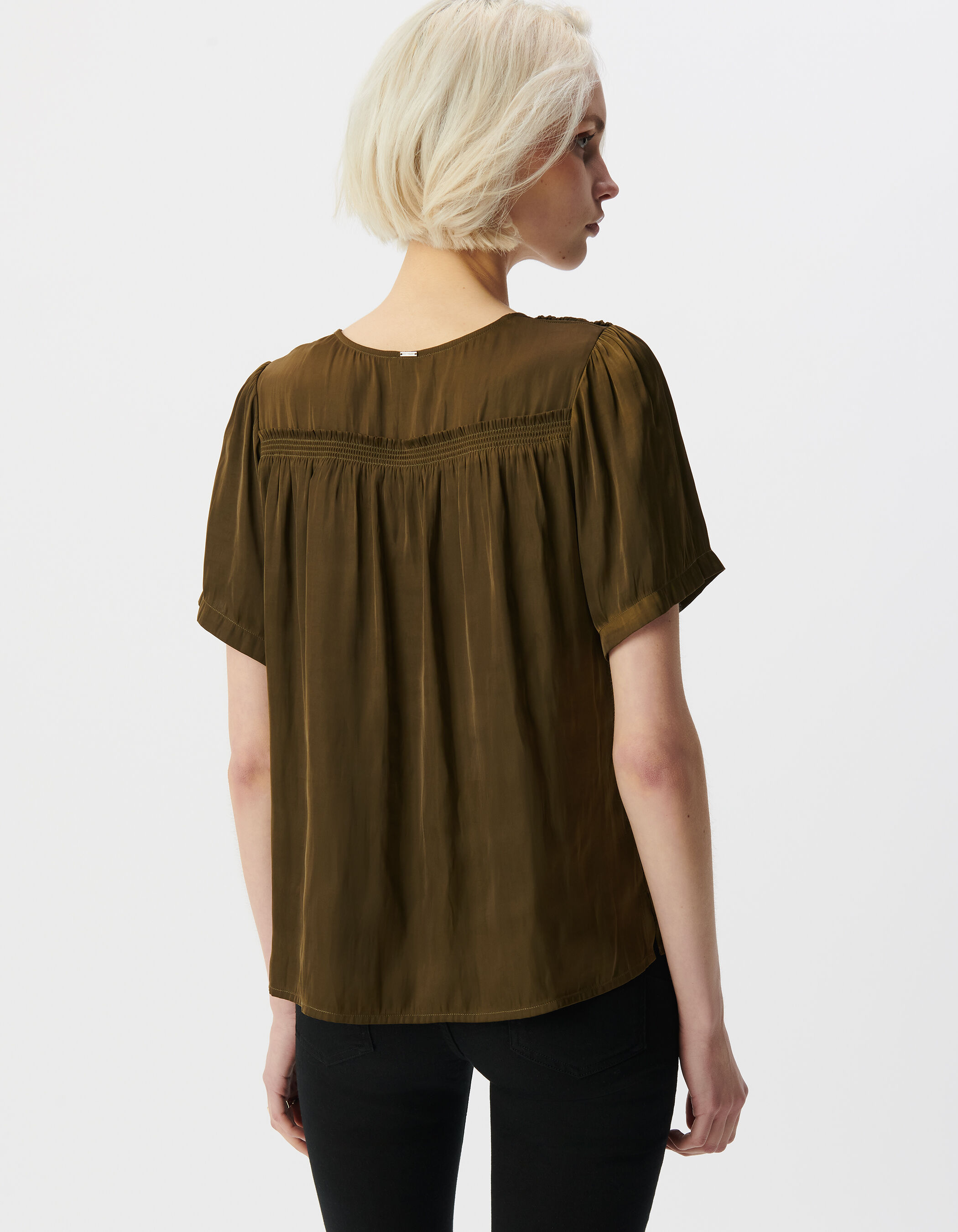 Top manches courtes kaki satiné détails smocks Femme