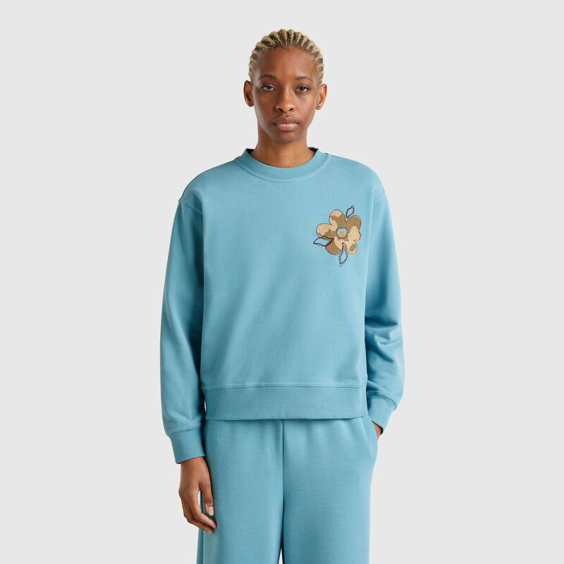 Sweatshirt with floral embroidery