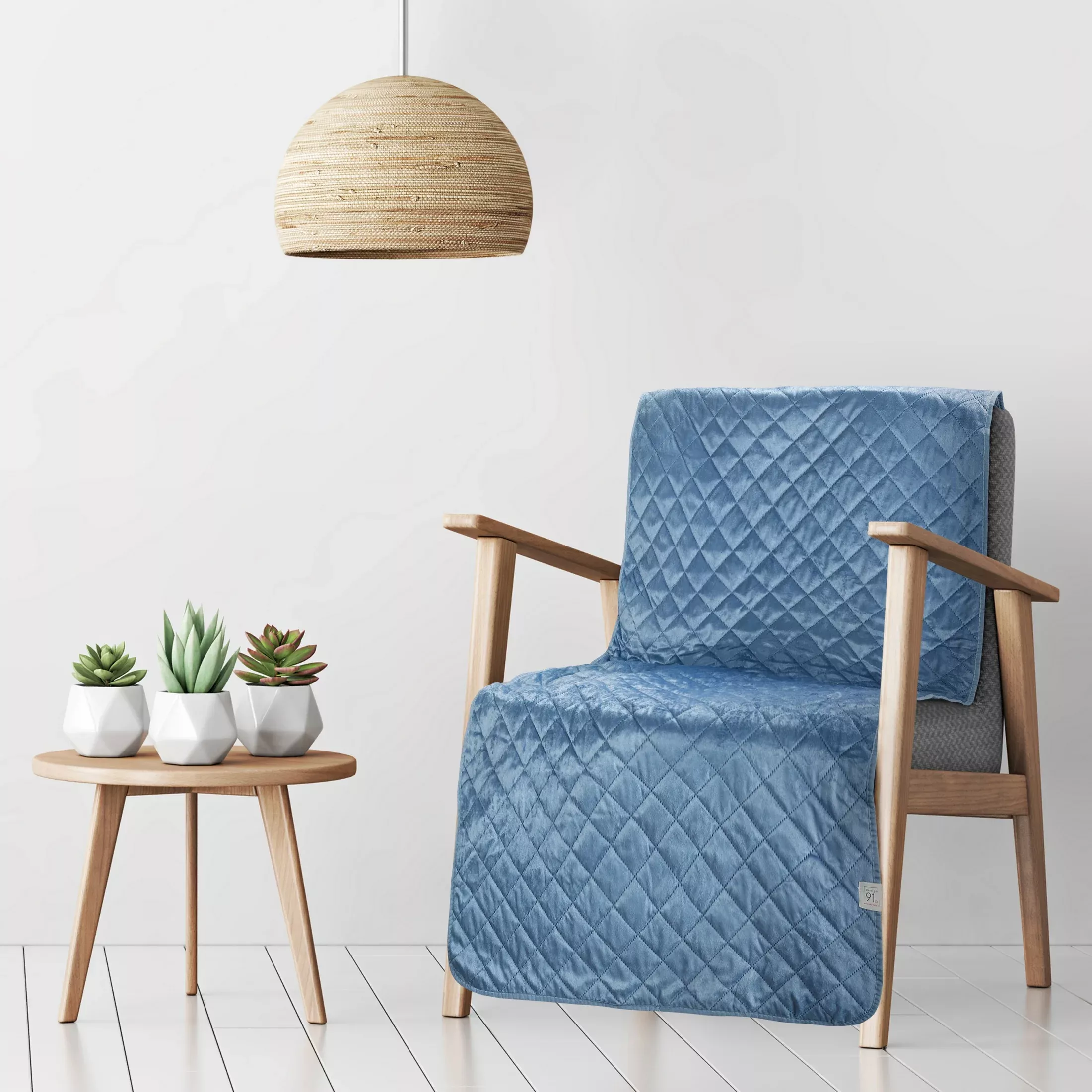 Narzuta welwetowa na fotel niebieska 70x160 cm pikowana metodą hot press w geometryczny wzór LUIZ 5 Design 91