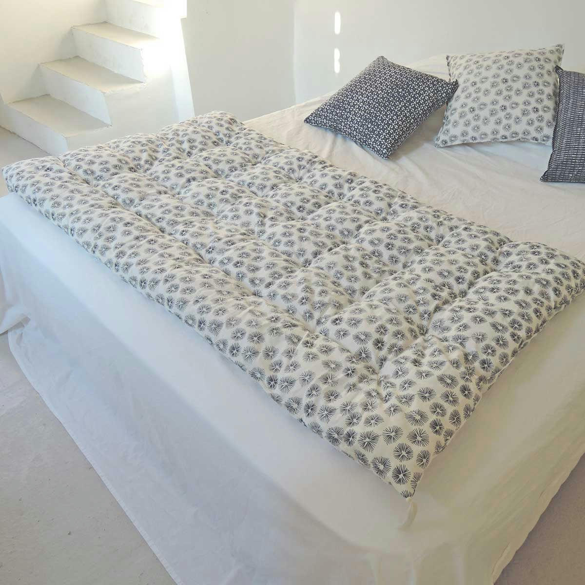 TESSA - Edredon sur-matelas en coton imprimé block print bleu de prusse