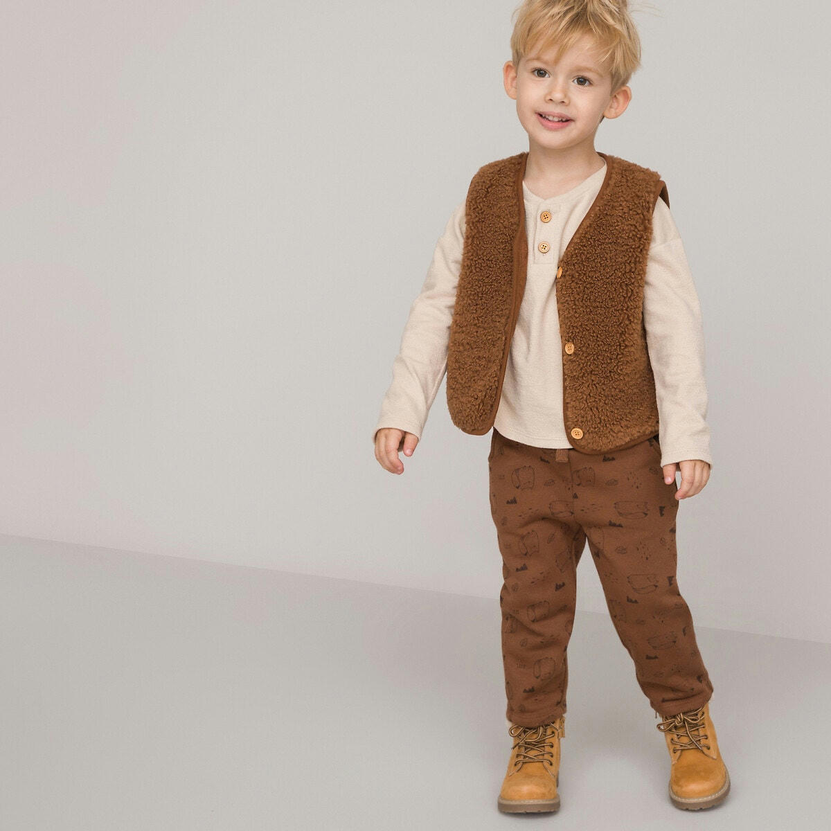 Ensemble 3 pièces T-shirt, gilet et jogging