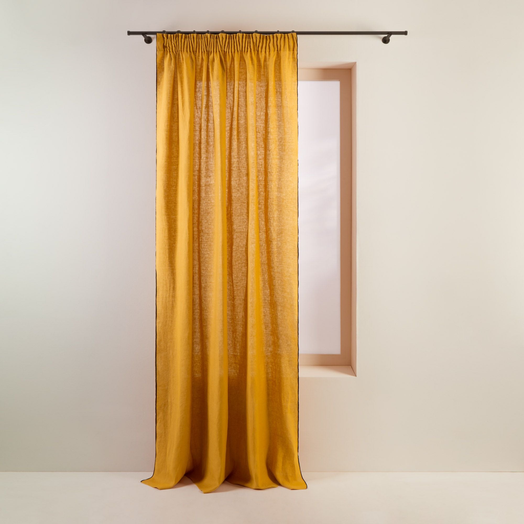 Madura Gordijn Carlina oker en zwarte hommel 200x280 cm