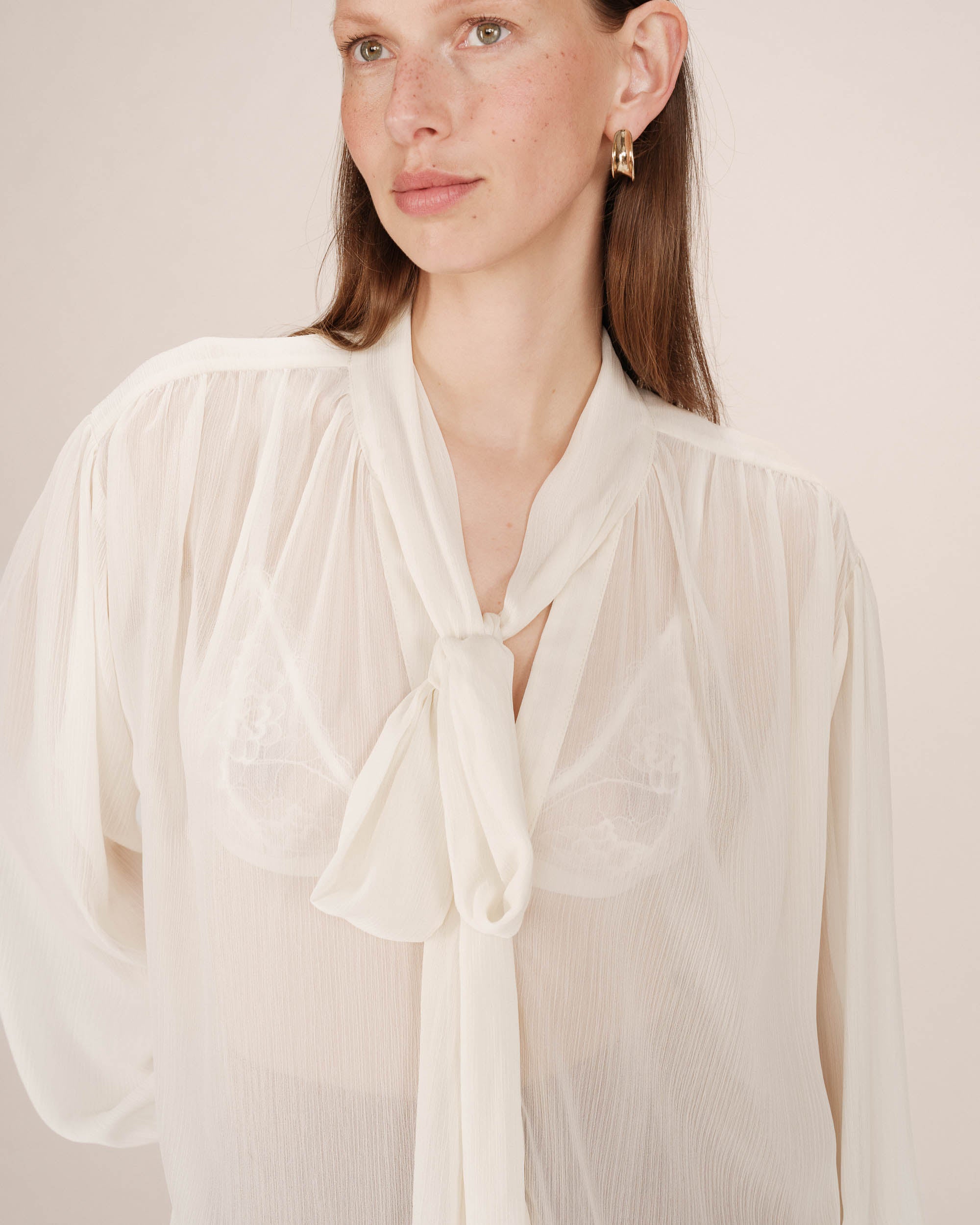 Blouse col lavallière ecru Splendide
