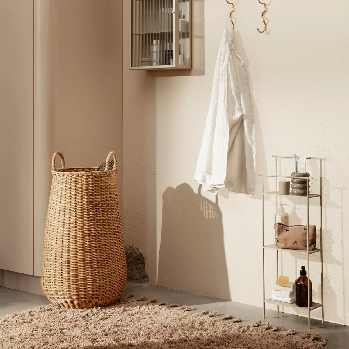 Ferm Living - Geflochtener Rattan Wäschekorb, natur