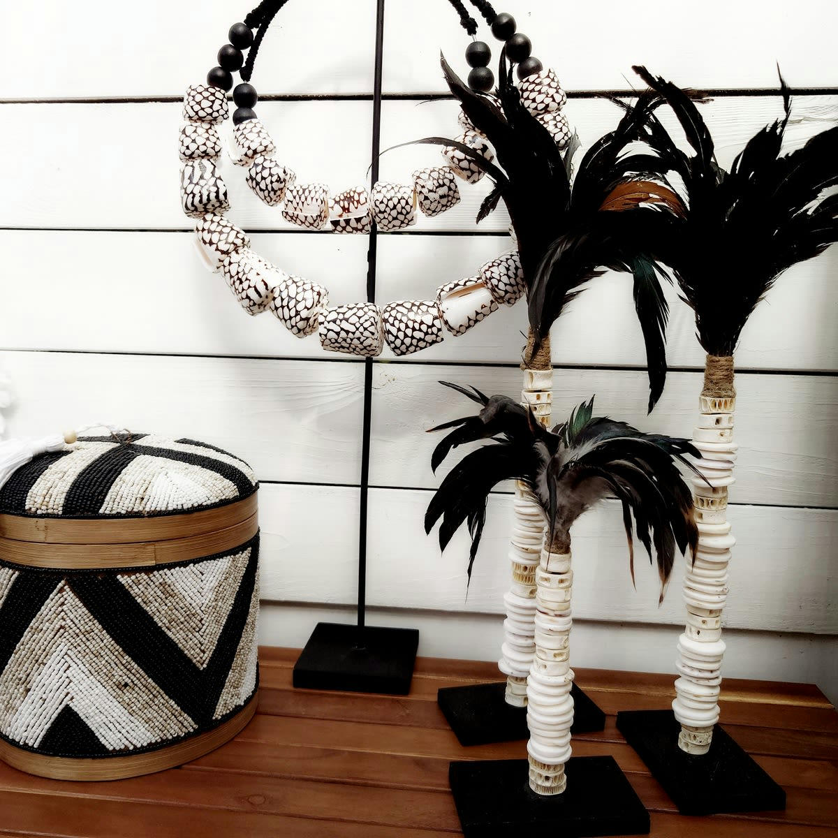 KIRMA - Collier en coquillages léopard, blanc/marron D32 cm