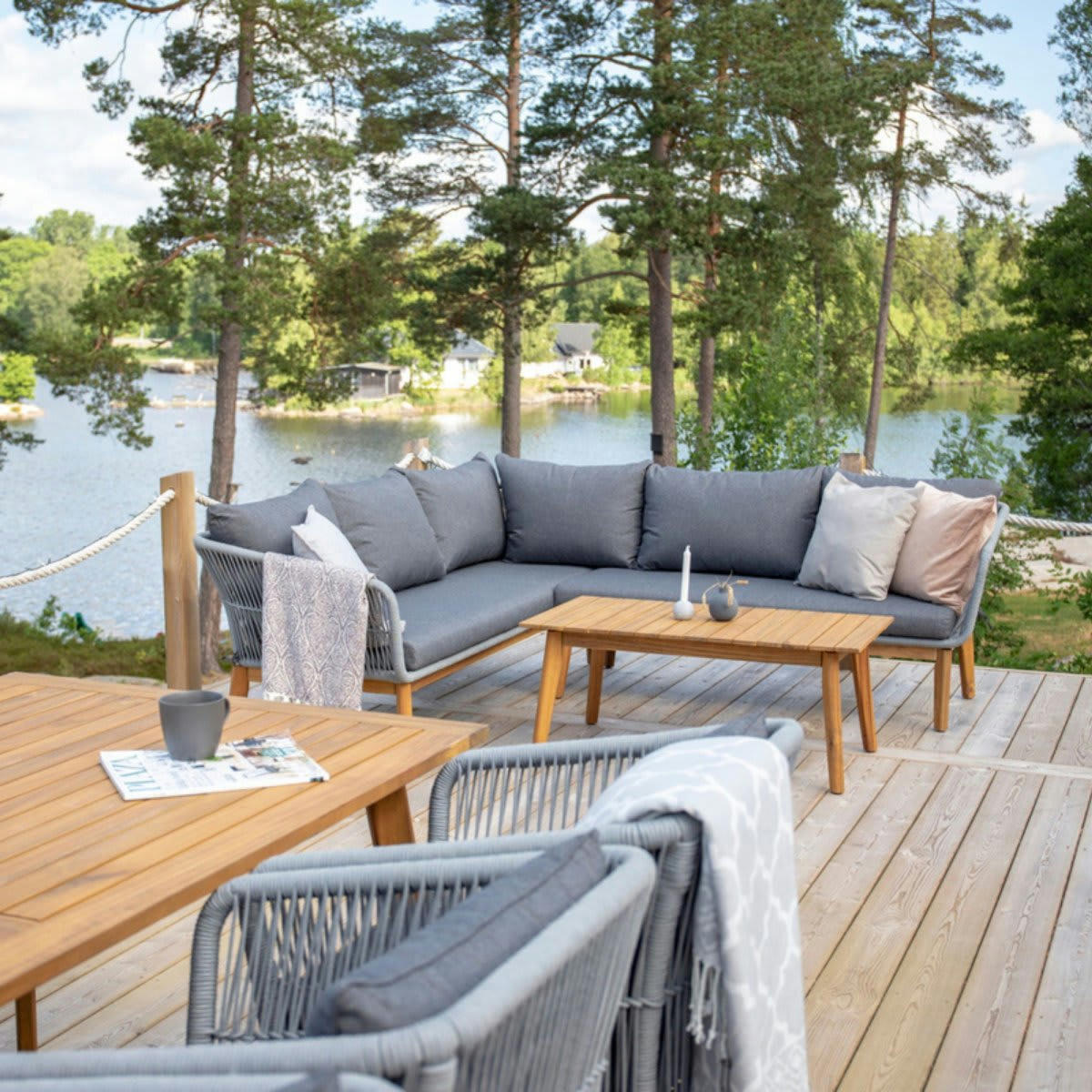 MANARO - Salon de jardin moderne canapé d'angle + table basse gris