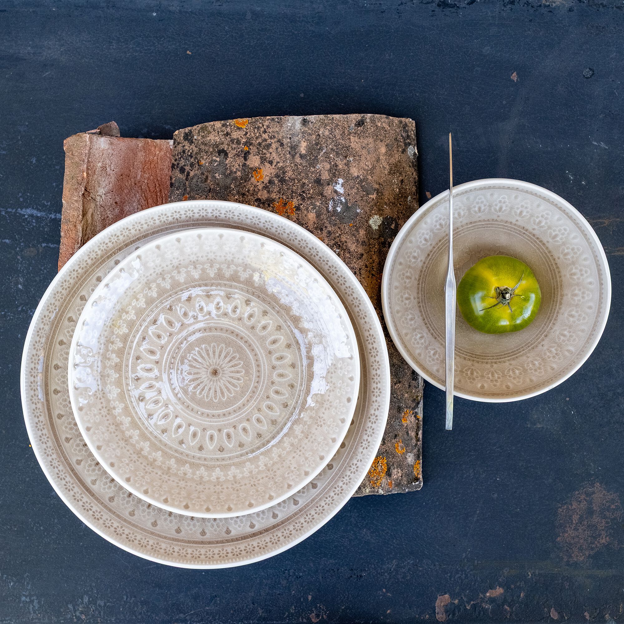 DOTS - Service de vaisselle à motifs en grès - beige alpilles