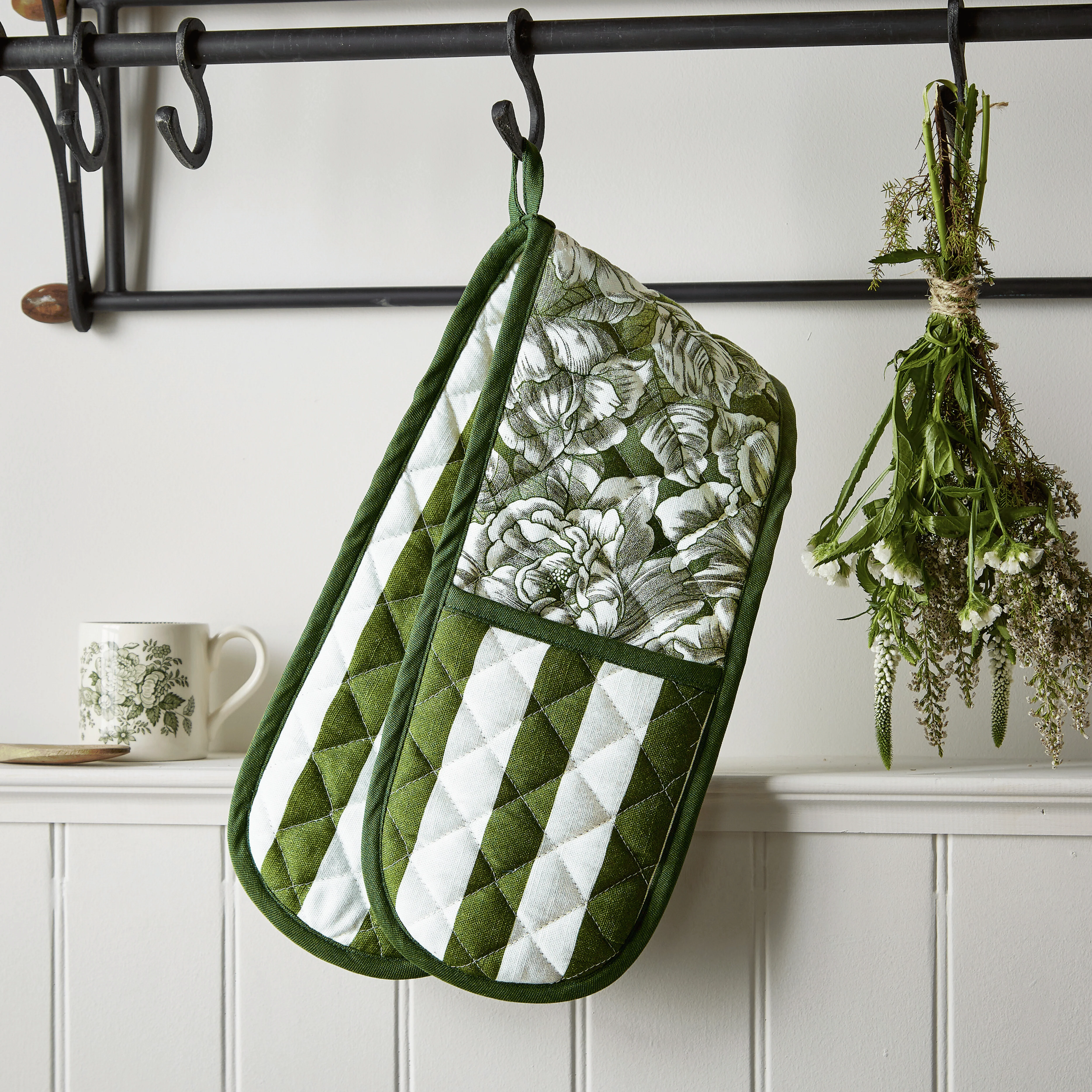 Burleigh x Bedeck of Belfast Green Hibiscus Double Oven Glove