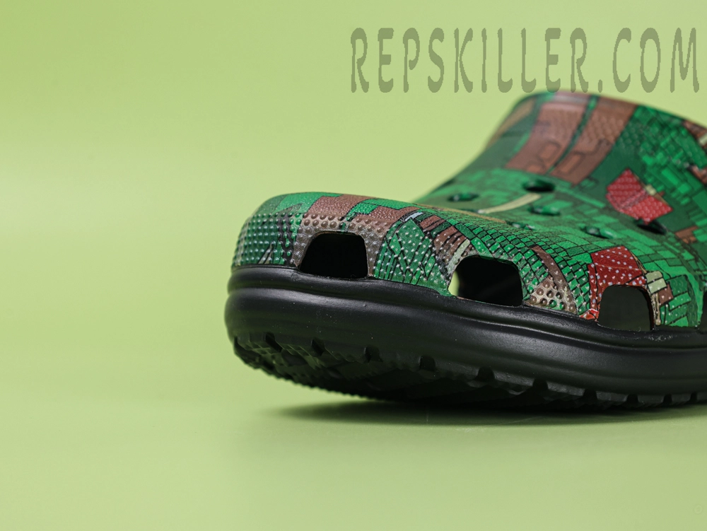 Minecraft x Classic Clog ‘Dark Forest’