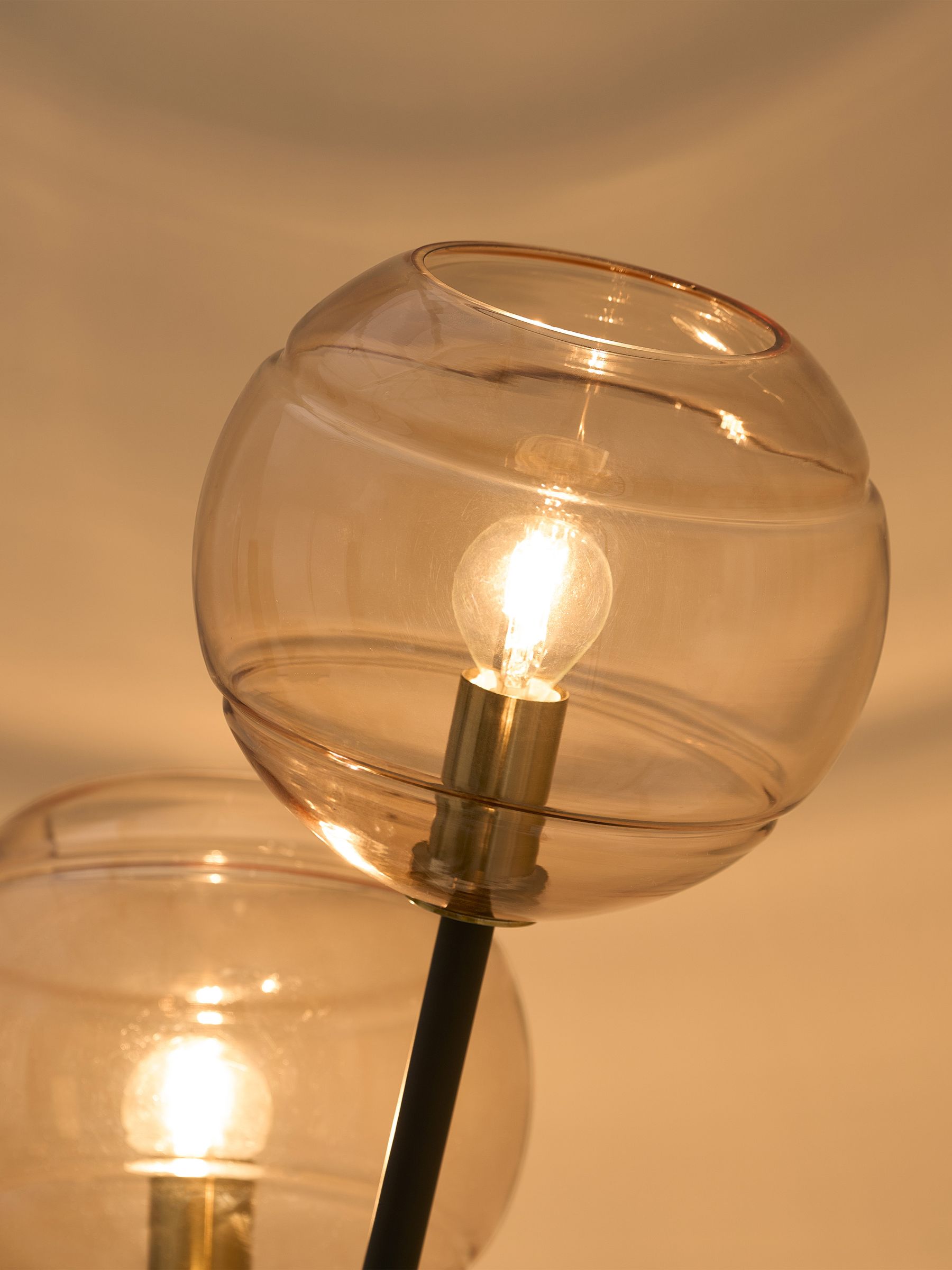 Mika Floor Lamp in Black/Champagne