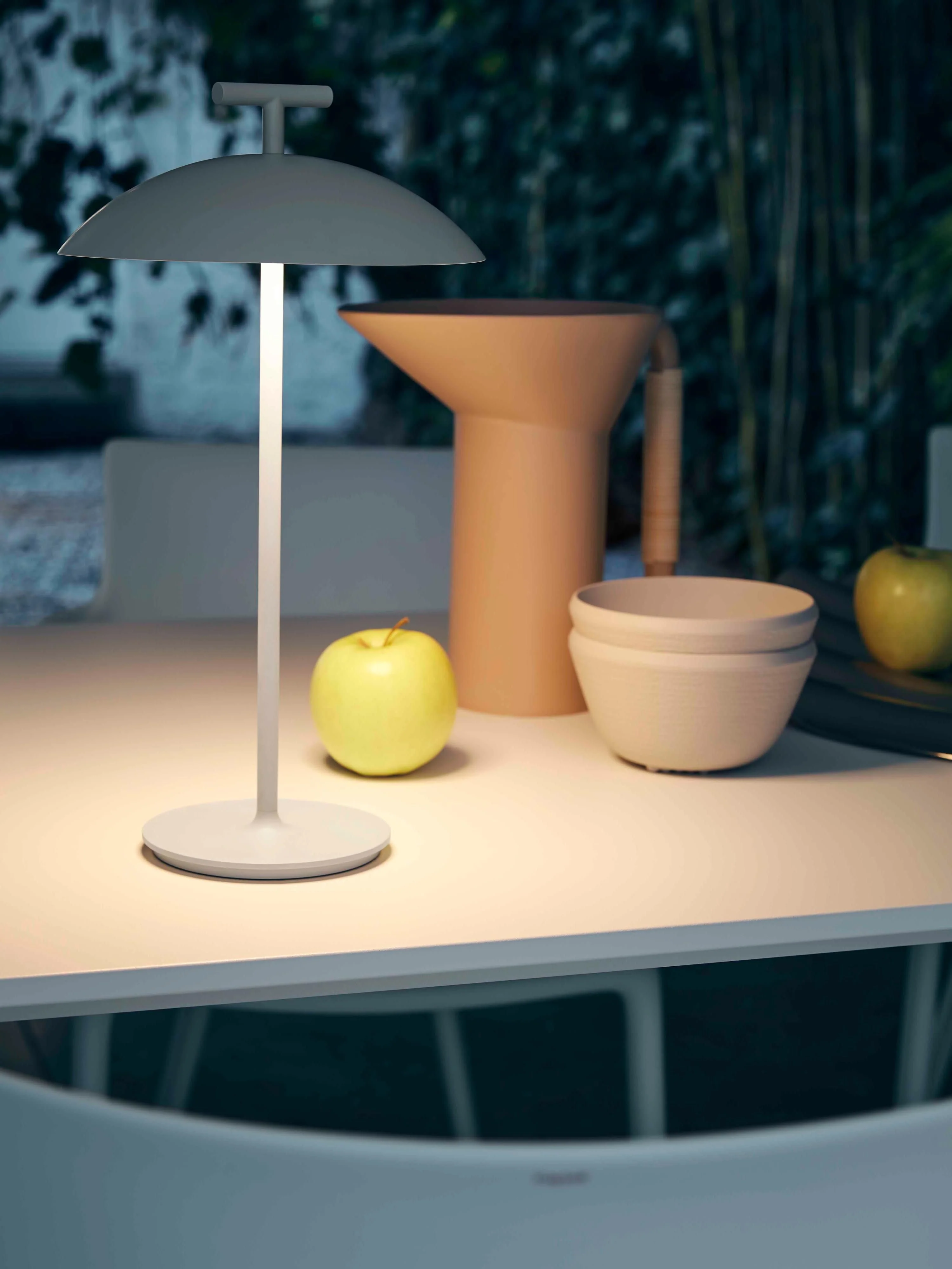 Mobile In & Outdoor LED-Tischlampe Mini Geen-A, dimmbar