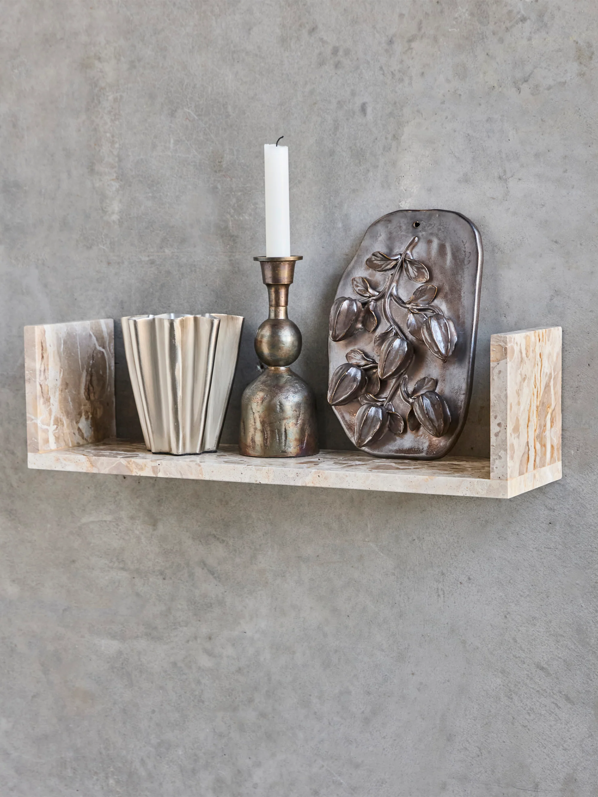 Handgefertigtes Marmor-Wandregal Marr