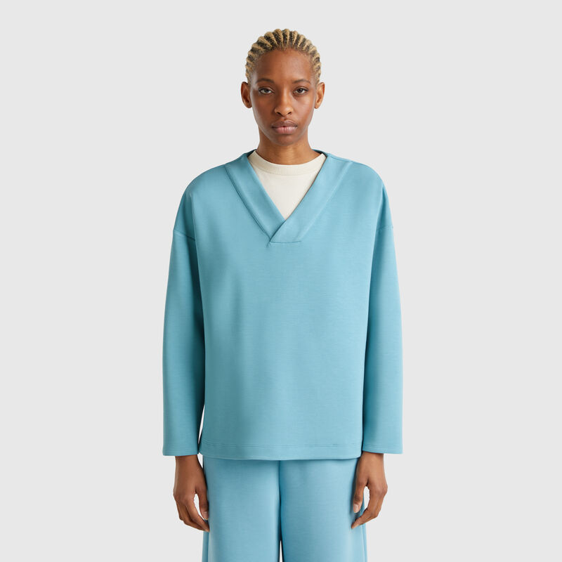 V-neck sweatshirt