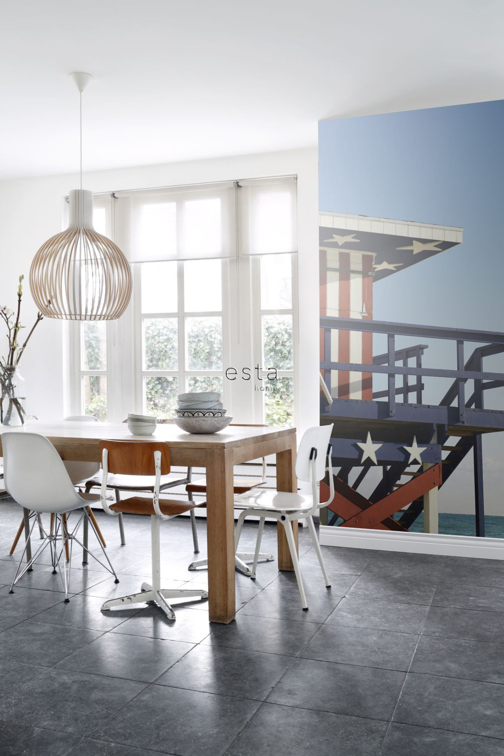 ESTAhome fotobehang strandhuis rood, wit en blauw - 250 x 279 cm - 156514