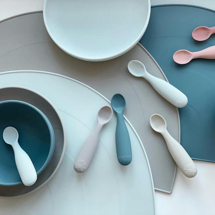 - Set de table en silicone arc-en-ciel bleu nuit