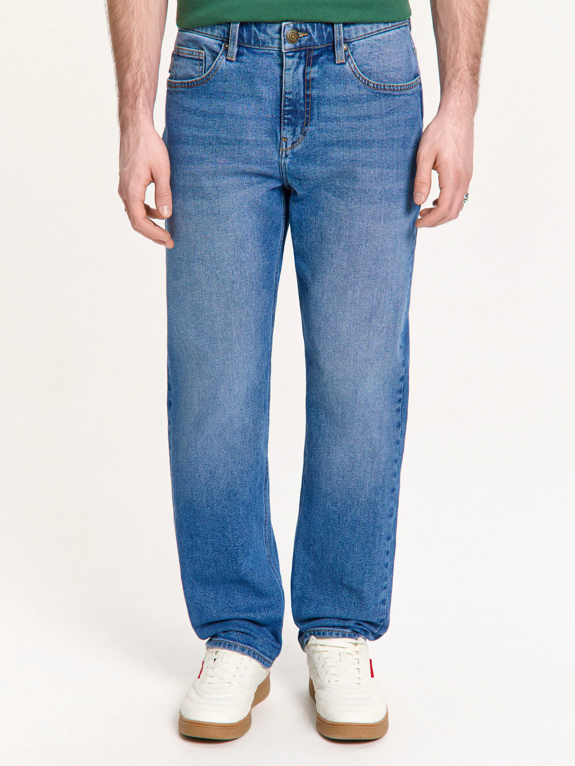 Niebieskie jeansy regular z acid wash