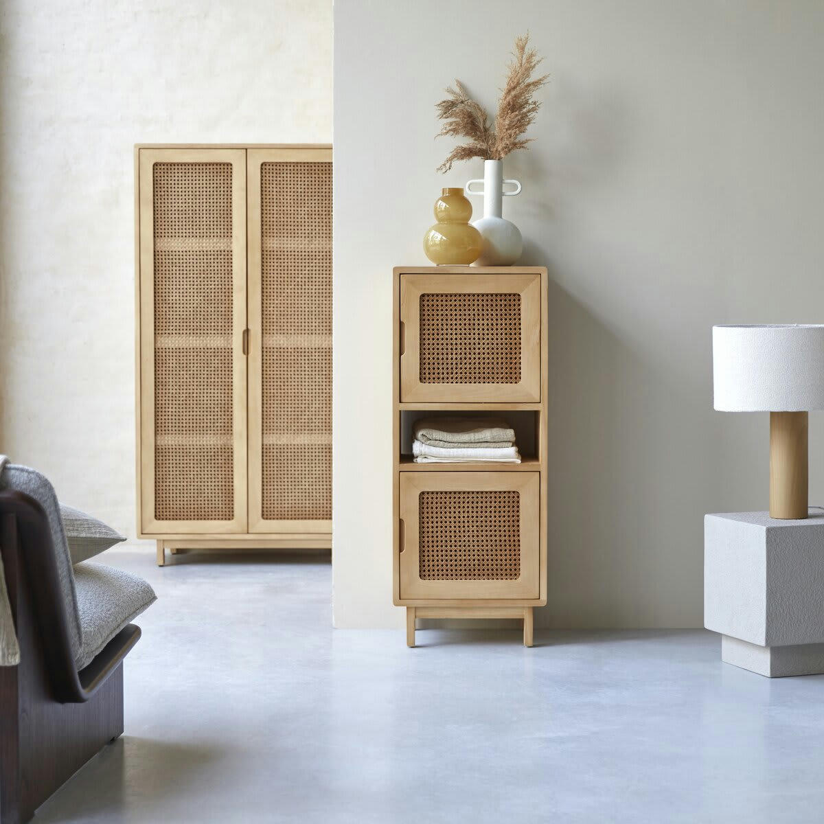 LUIS - Bibliothèque basse en orme massif et cannage