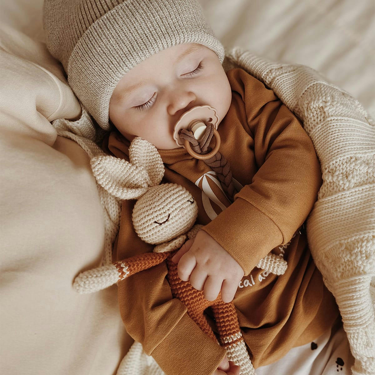 - Doudou en crochet lapin  Brique