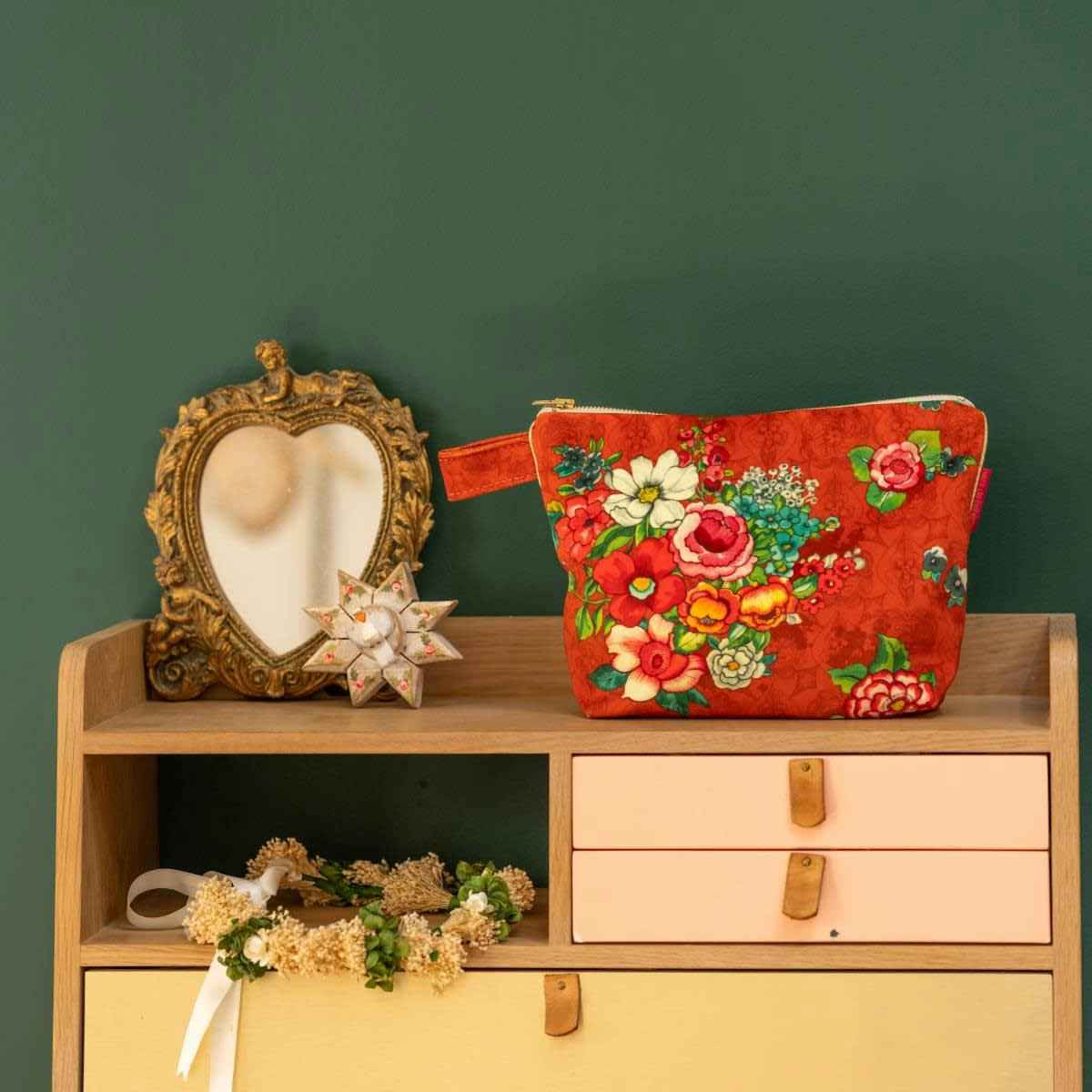 - Pochette en velours imprimé fleuri orange 19x28cm