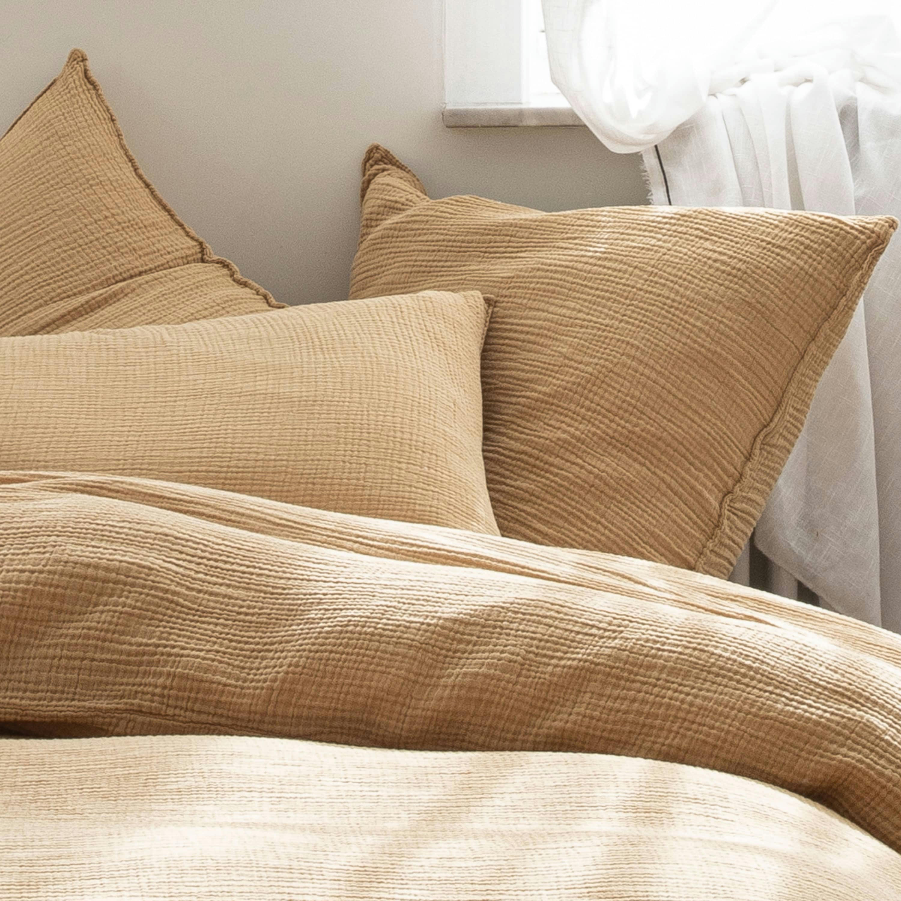 SIMPLEMENT GAUFRÉ - Taie d'oreiller en gaze de coton 65x65cm Caramel