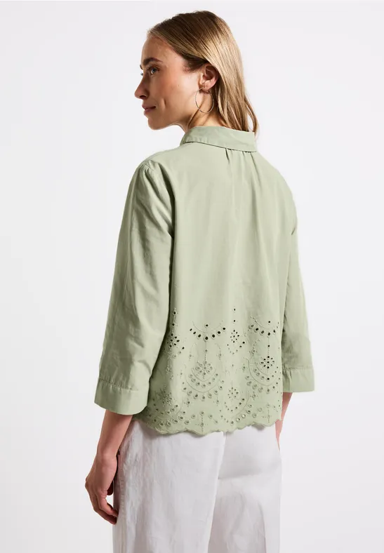 Hemdbluse mit Stickerei