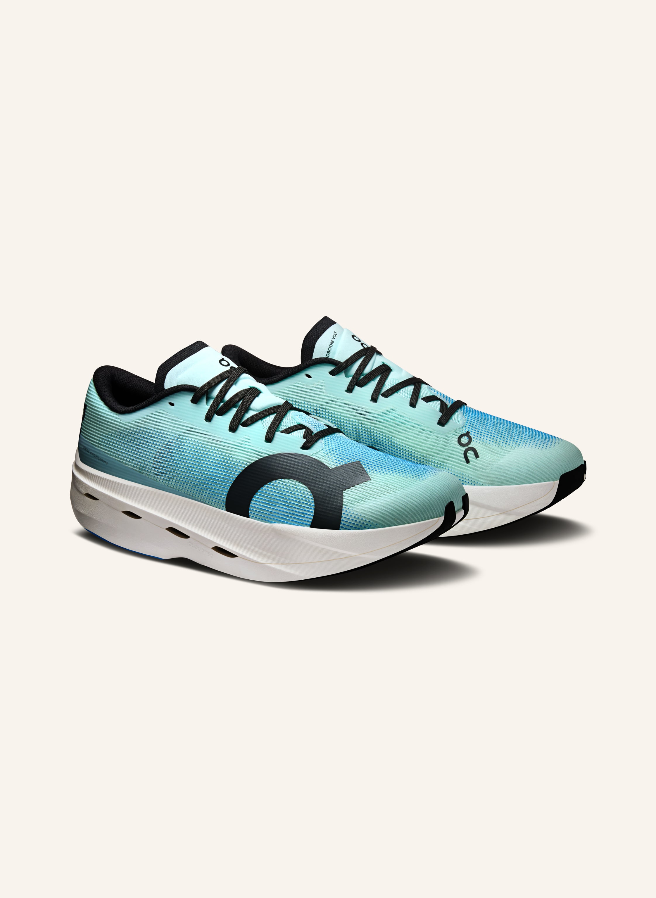 On Laufschuhe CLOUDBOOM VOLT