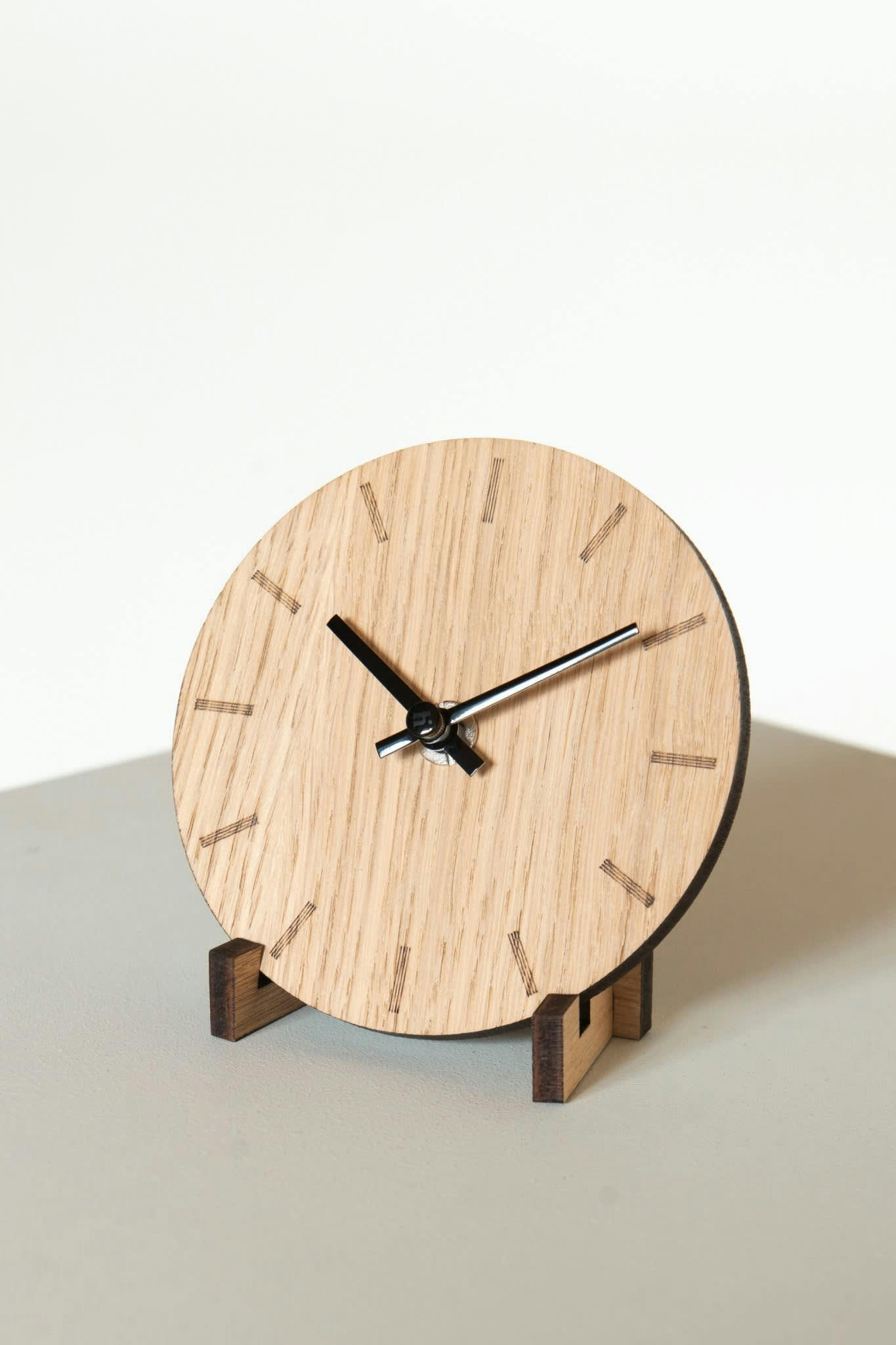 - Horloge murale en bois beige D12cm