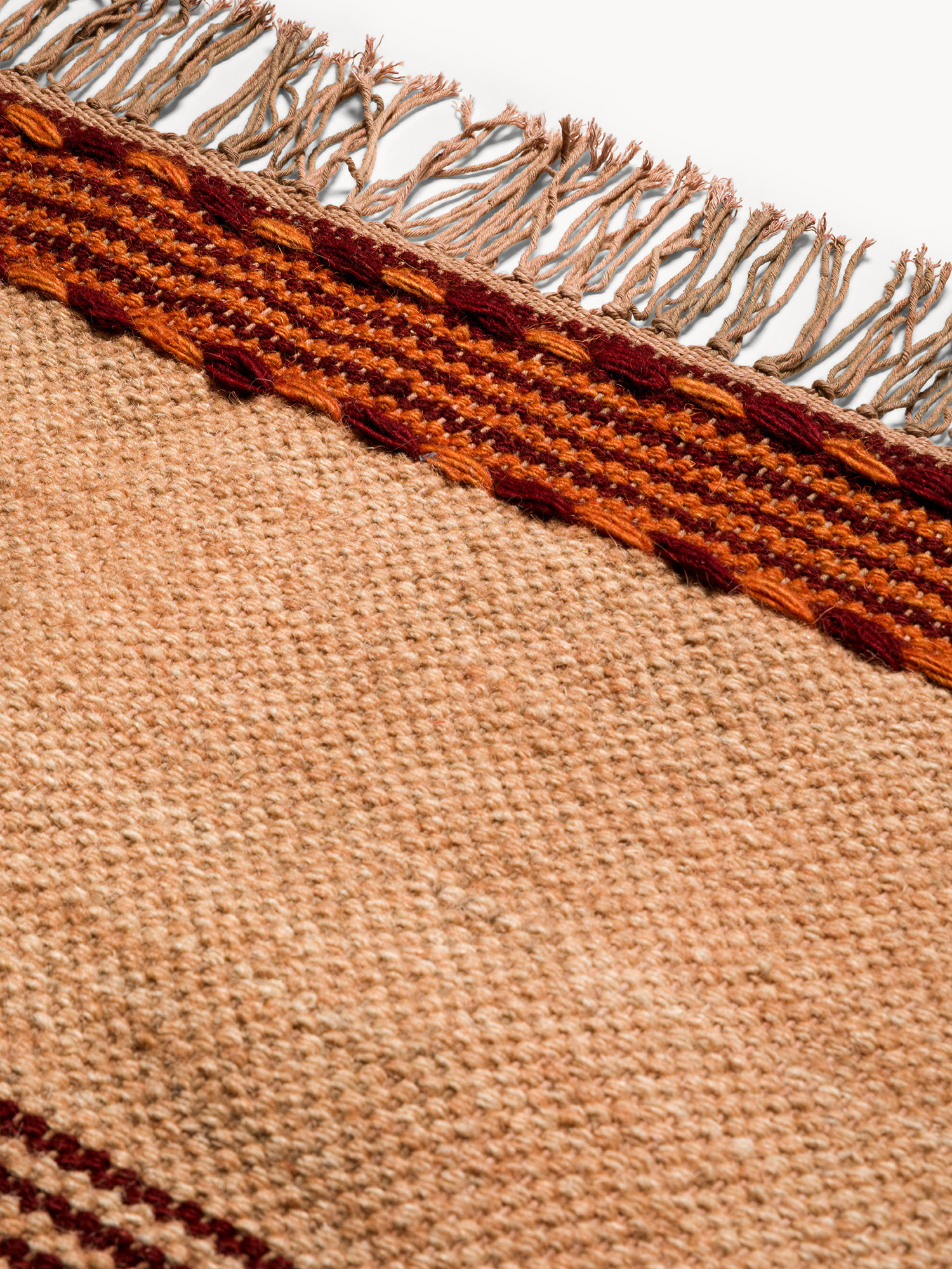 Tappeto in misto lana con fasce colorate e frange