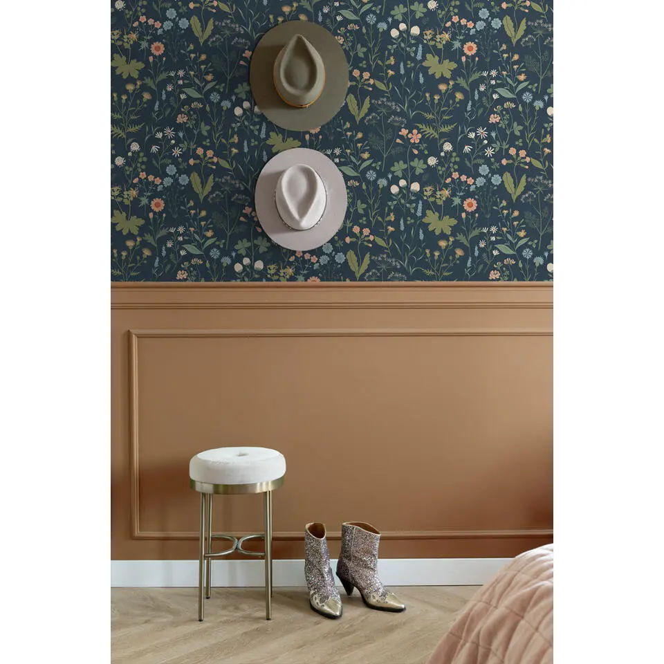 ESTAhome behang veldbloemen donkerblauw, groen en roze - 53 cm x 10.05 m