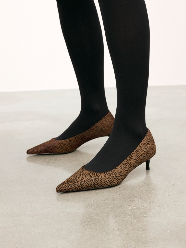 Patterned leather pumps with natural bristles