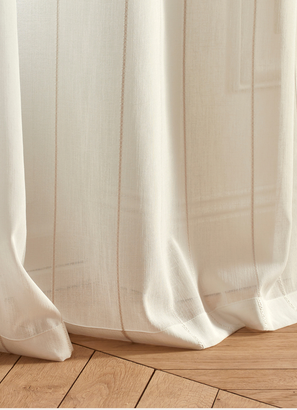 VOILAGE à RAYURES VERTICALES EN RELIEF ÉCRU