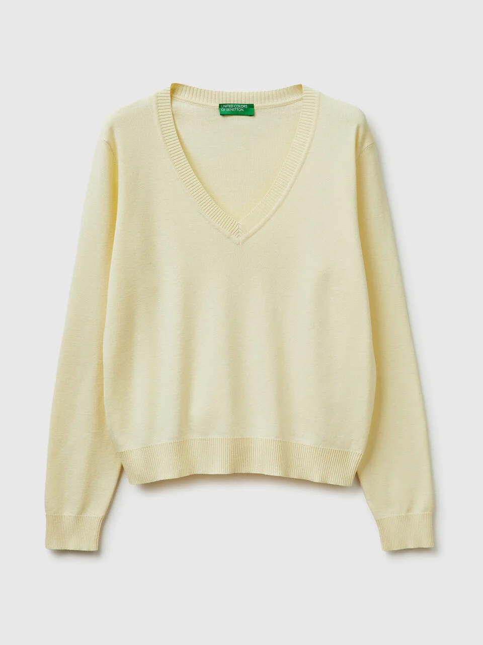 Light yellow V-neck sweater in cotton tricot
