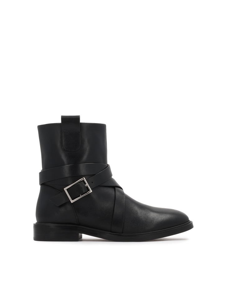 Low top boots with zipper closure