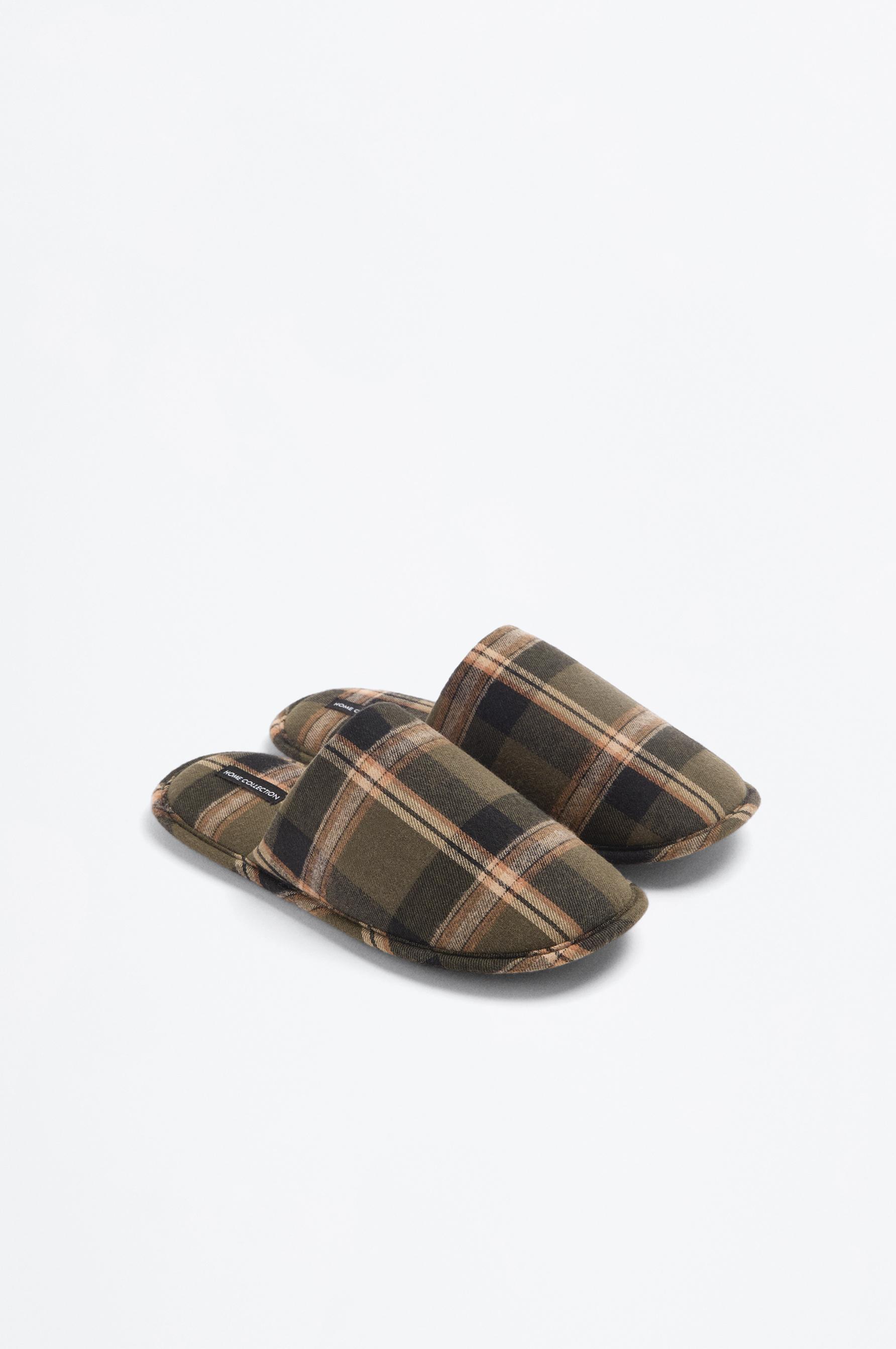 Zapatilla de casa cuadros
