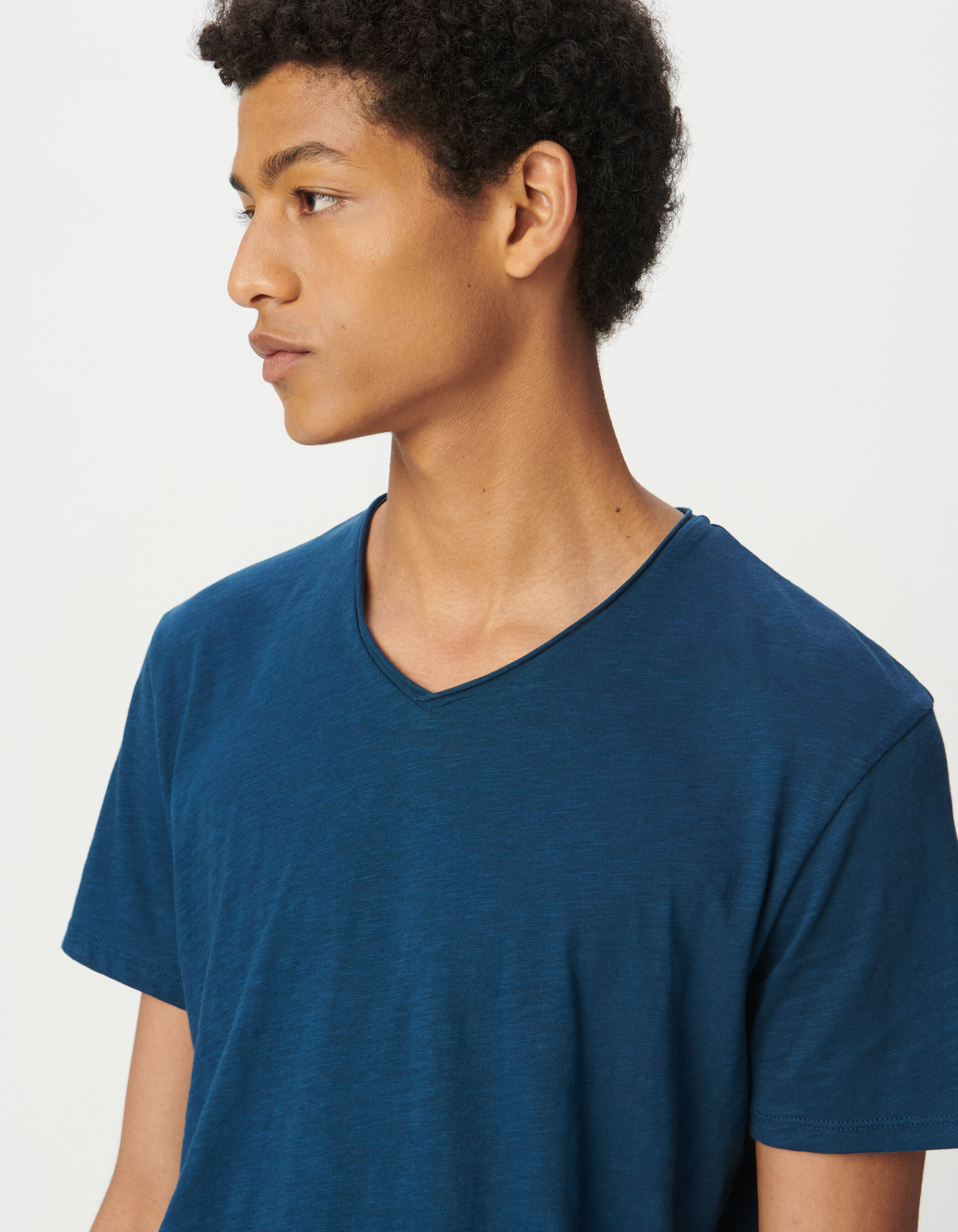 T-shirt encolure V bleu grisé coton bio flammé Homme
