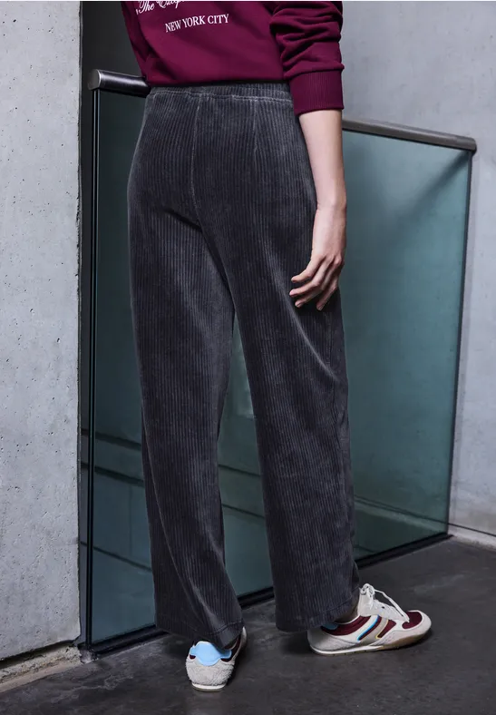 Straight Leg Cordhose