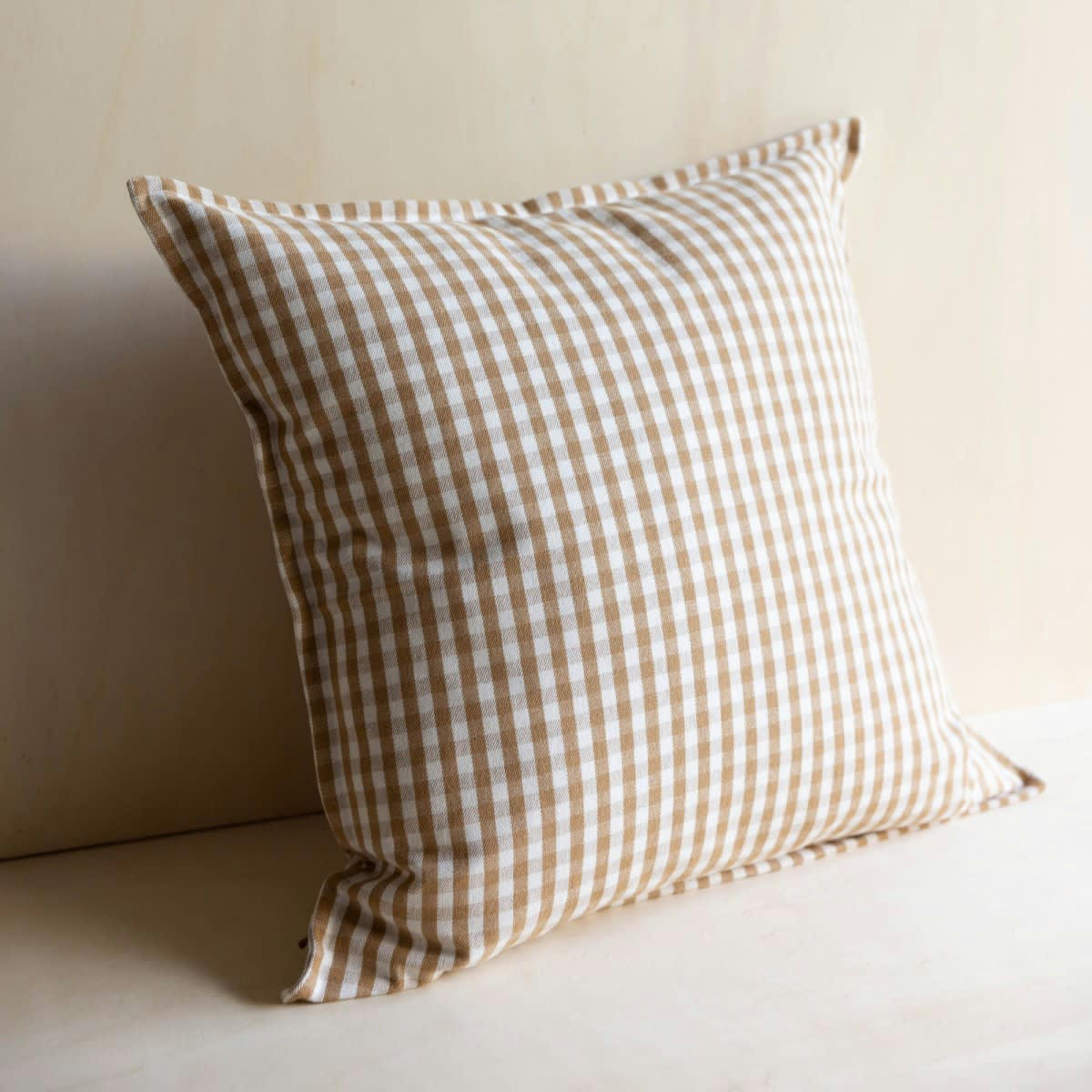 PAR AMOUR - Coussin en coton imprimé Vichy beige 50x50