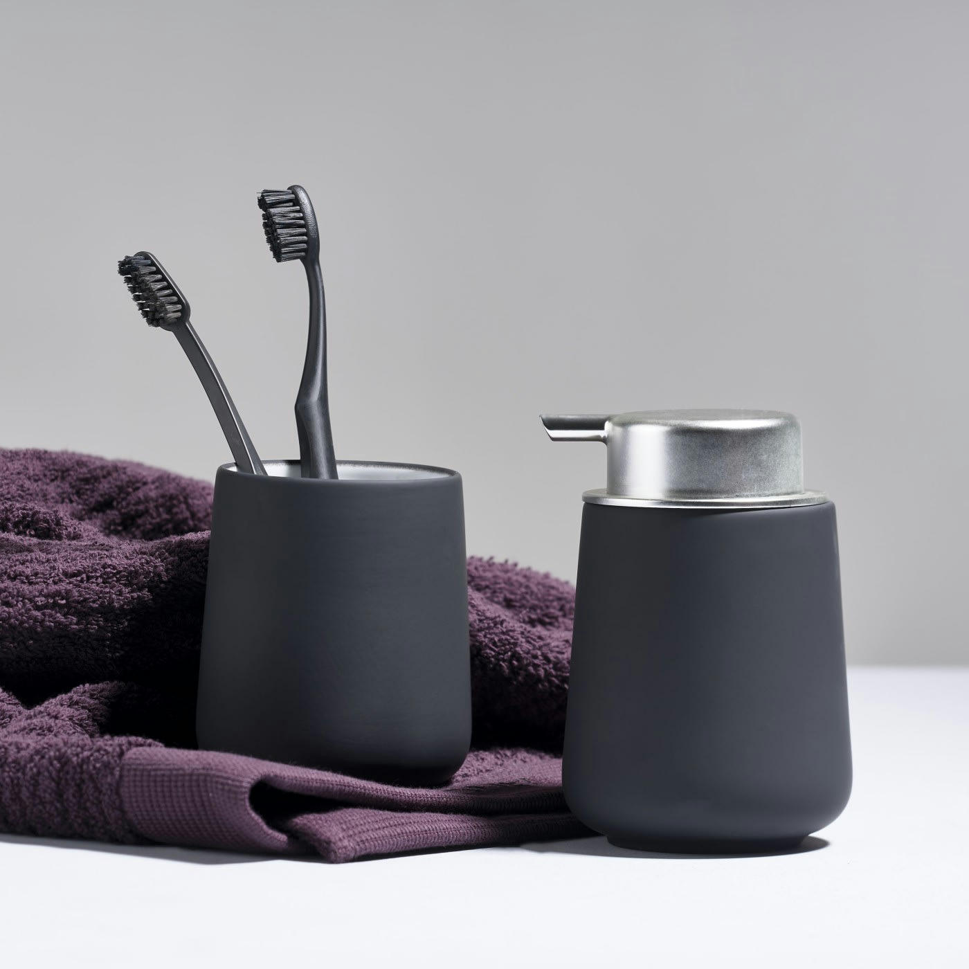 NOVA - Distributeur de savon noir