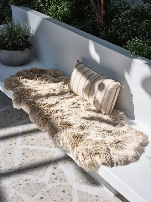 Imiteret lammeskind TAKS 60x160 beige