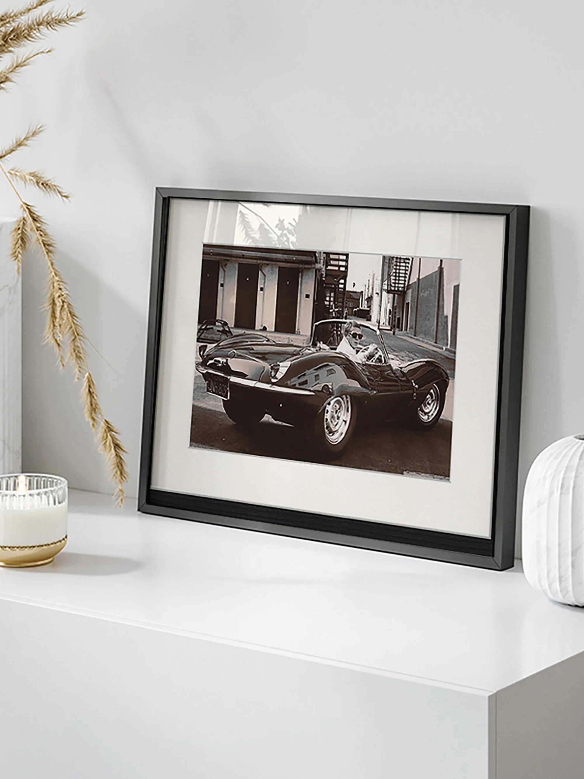 Gerahmte Fotografie Steve McQueen in his Jaguar