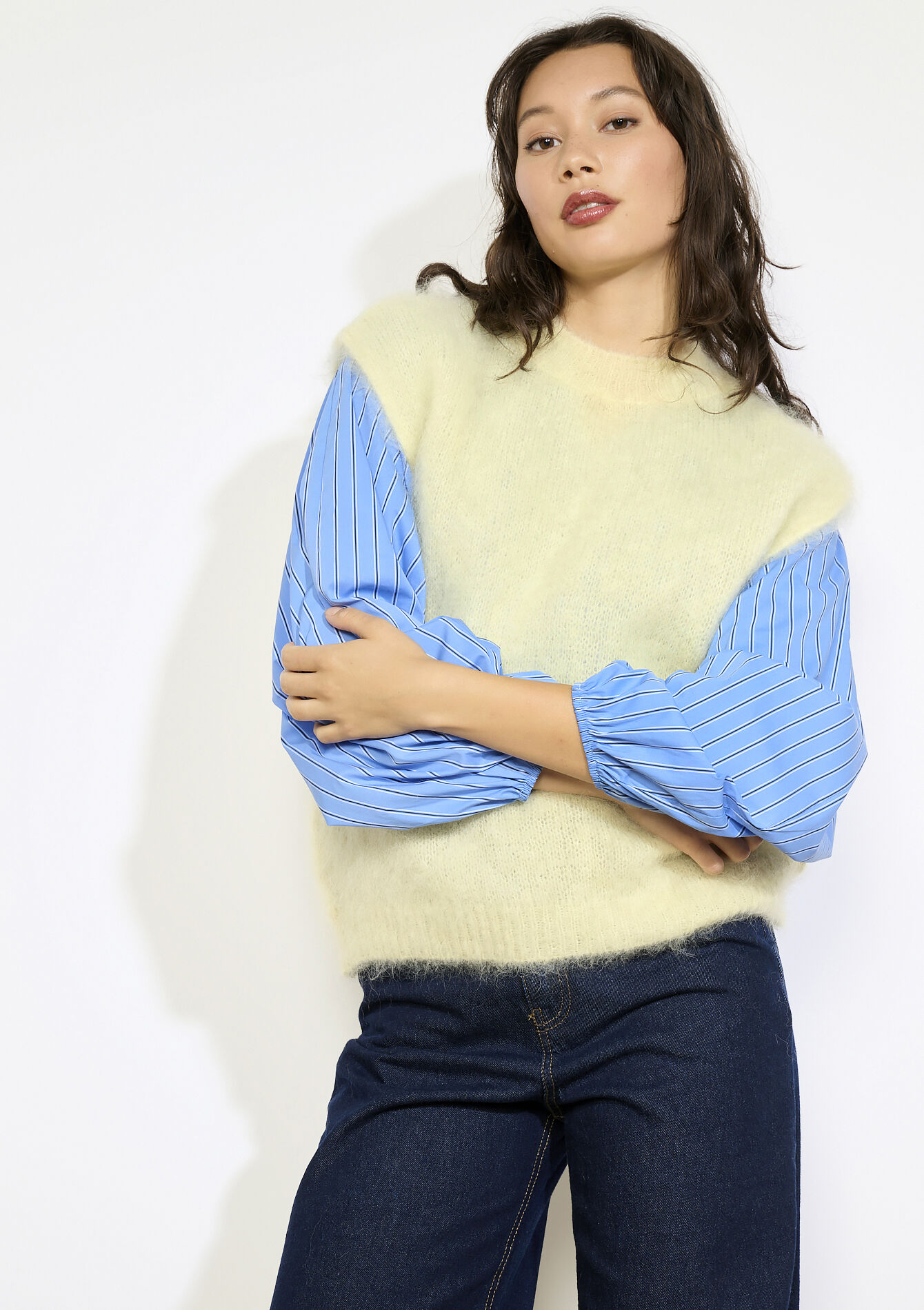 Mouwloze pluizige trui