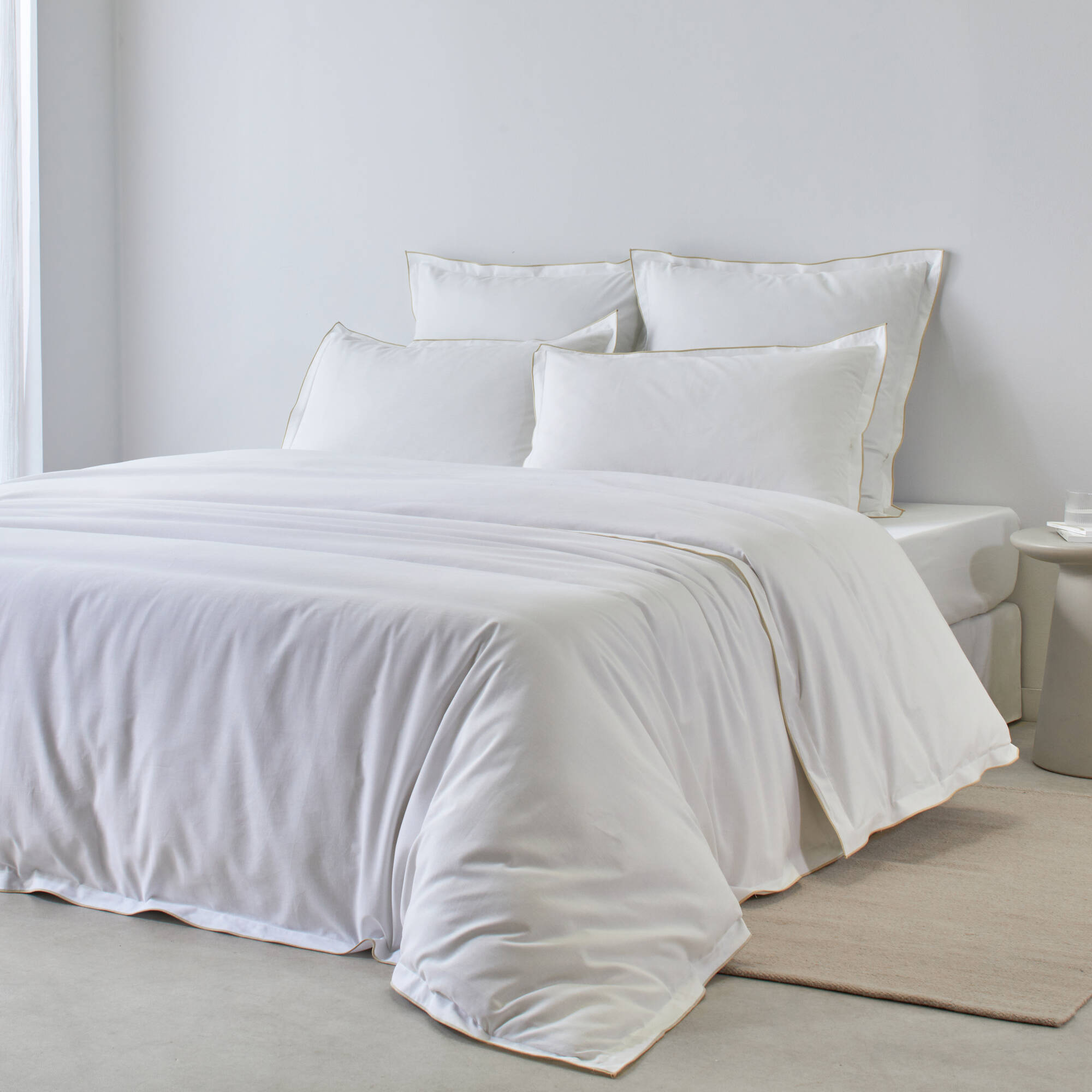 Linge de lit blanc finition bourdon Colombine&reg;
