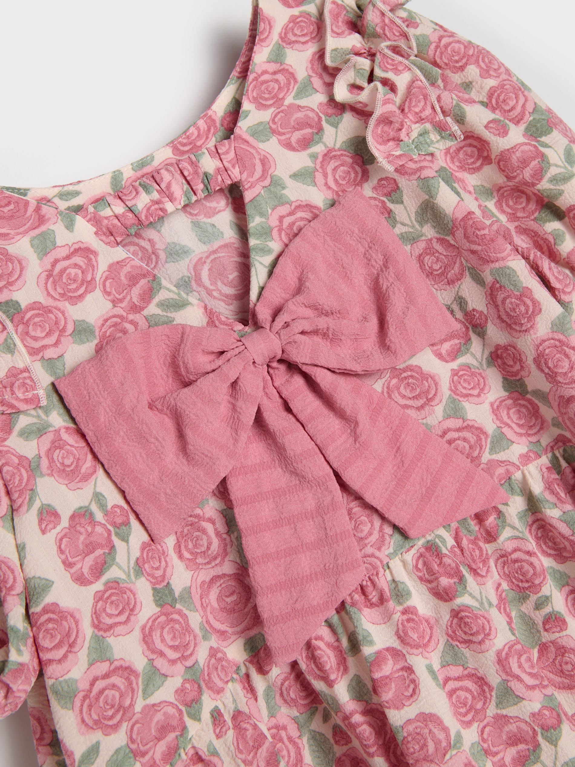 Sukienka babydoll z ozdobną kokardą