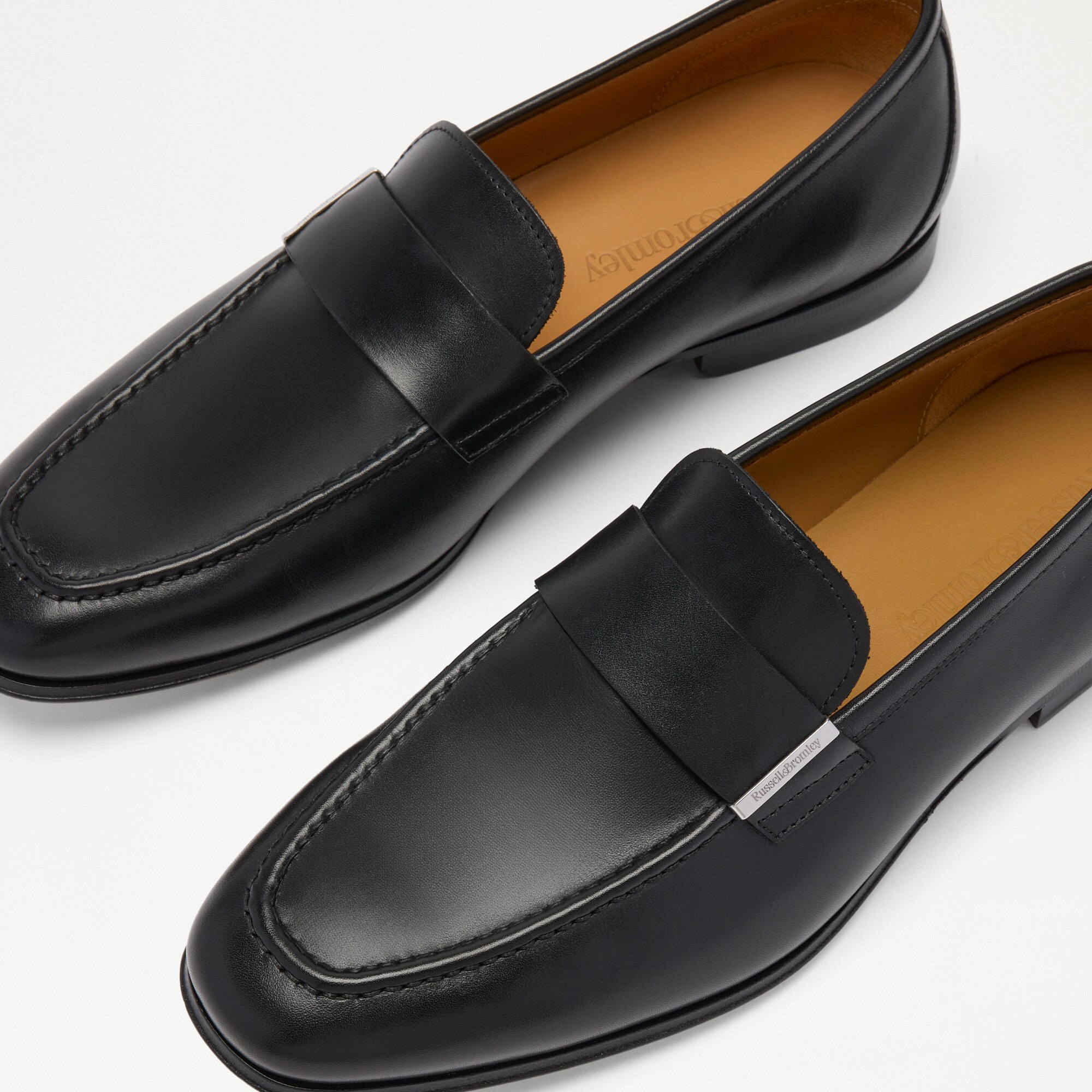 Bellagio Hardware Loafer<br>Metal Plate Formal Loafer