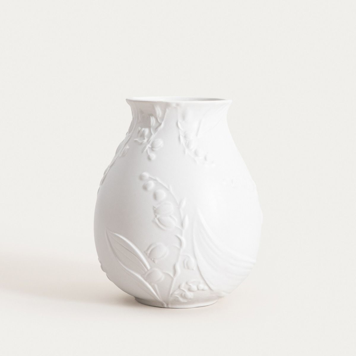 Wazon CONWALLIE ceramiczny z tłoczeniami biały 14,8x18 cm