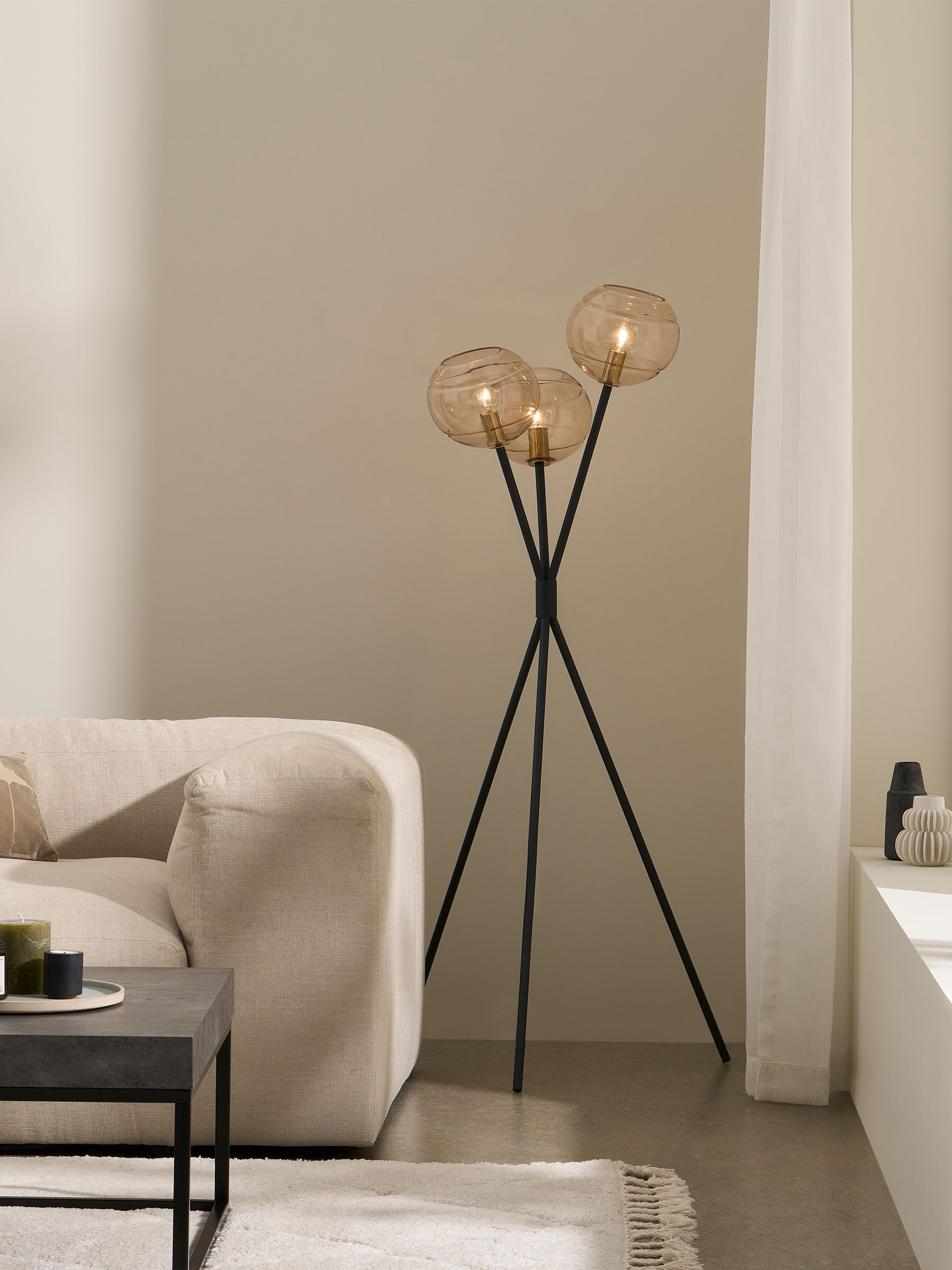 Mika Floor Lamp in Black/Champagne