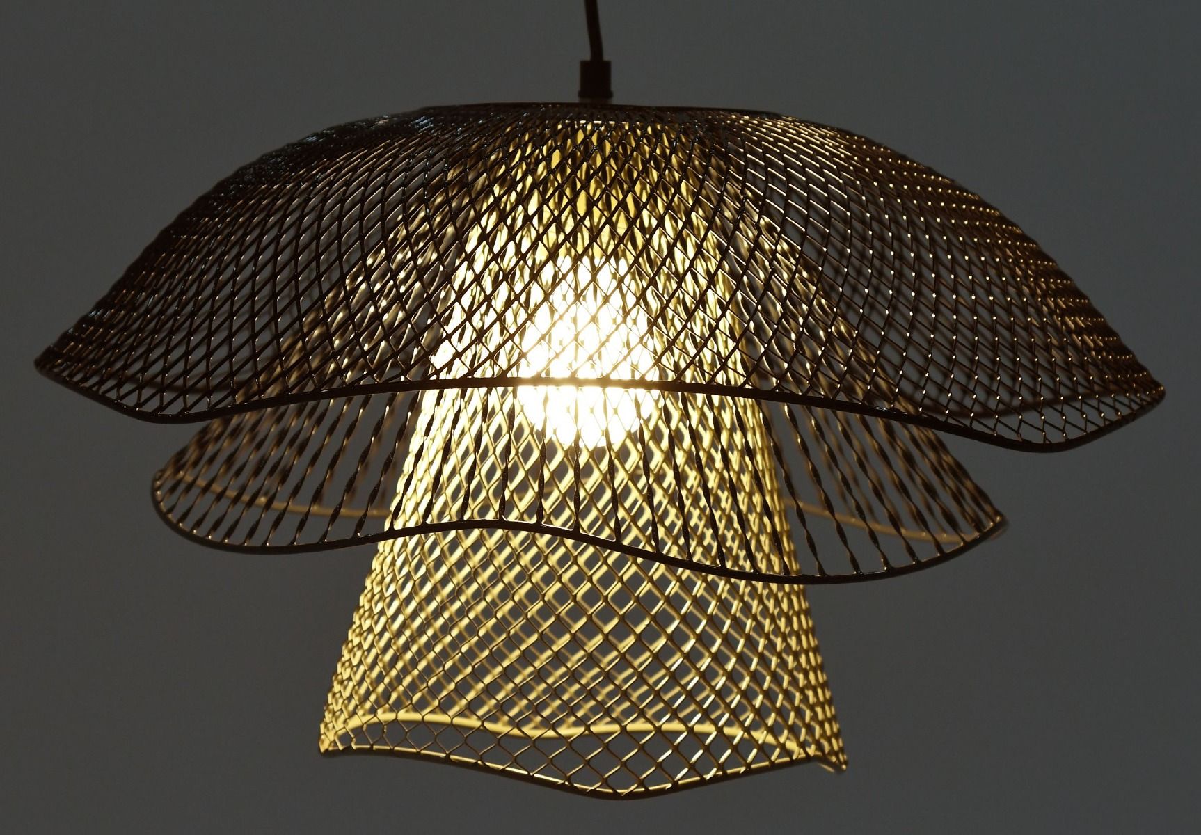 Lampa wisząca czarna Timeless Shadow stal 48x48x30 cm Miloo Home