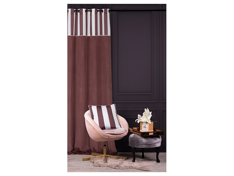 Zasłona Chic Stripes przelotki 140x270 cm różowa