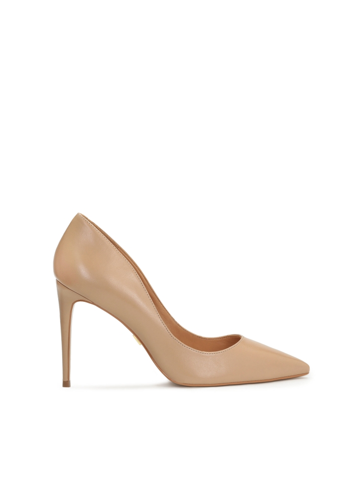 Leather pumps in nude colour