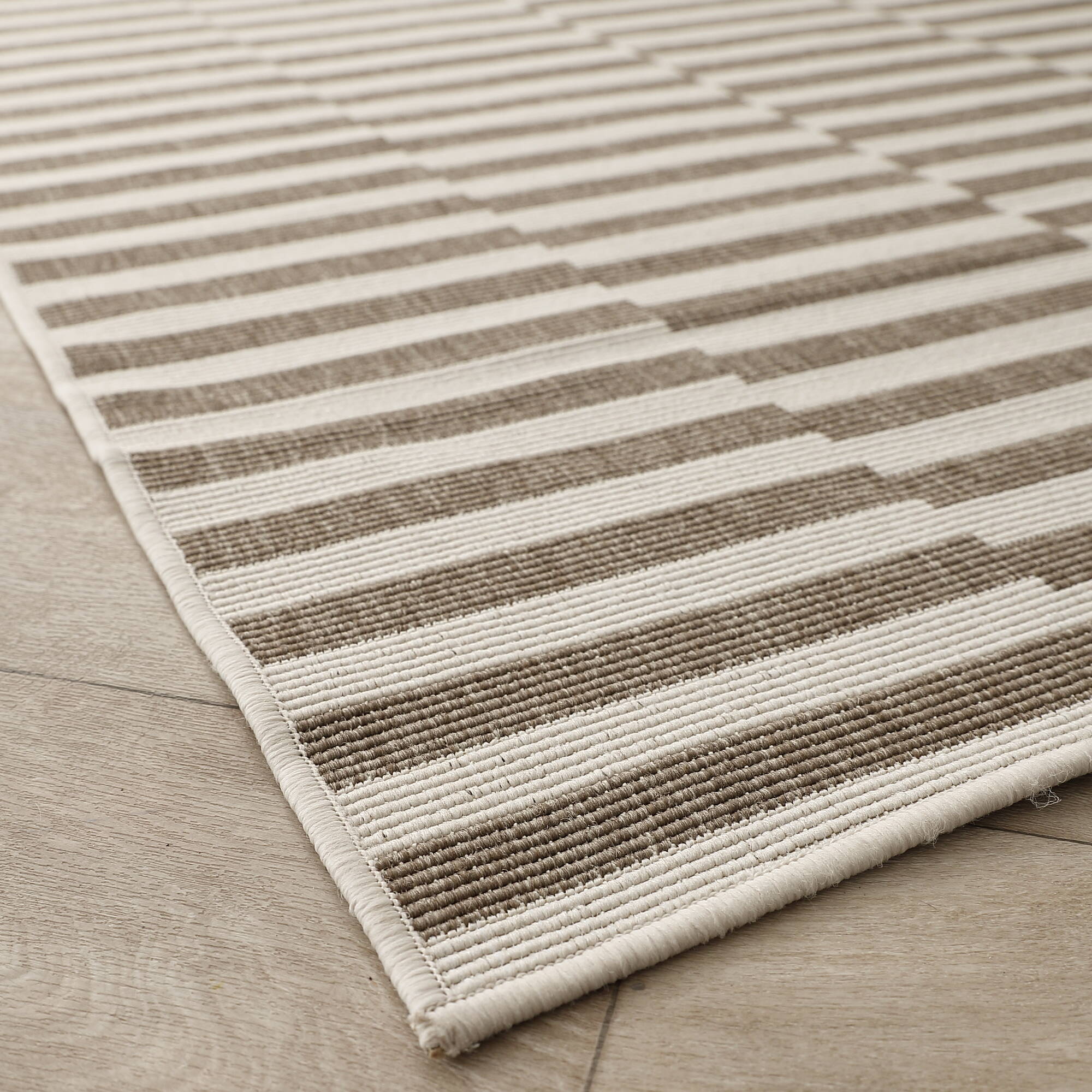 Tapis rectangulaire à rayures